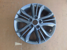 Laden Sie das Bild in den Galerie-Viewer, 1x Alufelge 17 Zoll 6.5&quot; 5x114.3 Glanz Silber 52910-2Y650 Hyundai Ix35 Rim Wheel