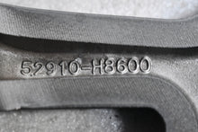 Laden Sie das Bild in den Galerie-Viewer, 1x Alufelge 16 Zoll 6.5&quot; 5x114.3 49ET 52910-H8600 Kia Carens Rio Stonic