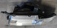 Laden Sie das Bild in den Galerie-Viewer, Frontscheinwerfer Mitsubishi Pajero I 100-87507 Links Scheinwerfer Headlight SCH9929426778pr