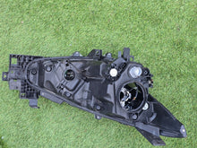 Laden Sie das Bild in den Galerie-Viewer, Frontscheinwerfer Mazda 3 BHR251040 BHN351040 Links Scheinwerfer Headlight SCH1160802326bs