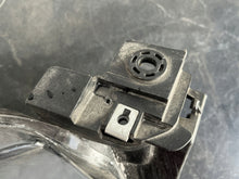 Load image into Gallery viewer, Frontscheinwerfer Mazda 2 D09K-51030 LED Rechts Scheinwerfer Headlight