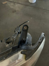 Laden Sie das Bild in den Galerie-Viewer, Frontscheinwerfer Mitsubishi Outlander I Links Scheinwerfer Headlight