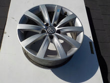 Load image into Gallery viewer, 1x Alufelge 17 Zoll 7.0&quot; 5x112 39ET 7N0601025C VW Sharan Rim Wheel