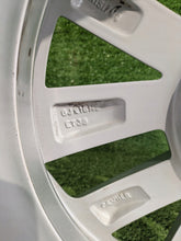 Laden Sie das Bild in den Galerie-Viewer, 1x Alufelge 16 Zoll 6.0" 5x100 38ET 657601025AJ Skoda Scala Kamiq Rim Wheel FEL8571899820re