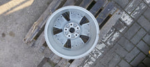 Laden Sie das Bild in den Galerie-Viewer, 1x Alufelge 16 Zoll 6.5&quot; 5x114.3 45ET Glanz Silber 52910-12800 Kia Rim Wheel