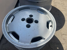 Laden Sie das Bild in den Galerie-Viewer, 1x Alufelge 15 Zoll 6.0&quot; 4x108 Glanz Audi 80 Rim Wheel