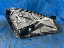 Load image into Gallery viewer, Frontscheinwerfer Seat Mii 1SL941016F 1EJ010671-02 Rechts Scheinwerfer Headlight