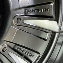 Laden Sie das Bild in den Galerie-Viewer, 1x Alufelge 17 Zoll 6.5&quot; 5x112 41ET Glanz Graphit 3V0601025 Mg Superb Rim Wheel