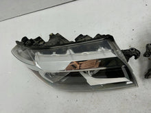 Load image into Gallery viewer, Frontscheinwerfer Man Tge Crafter 7C1941006 7C1941005 Ein Satz Headlight SCH9055721885va