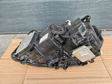 Laden Sie das Bild in den Galerie-Viewer, Frontscheinwerfer Mercedes-Benz W176 A1768200661 Xenon Rechts Headlight SCH1284423162yo