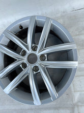 Laden Sie das Bild in den Galerie-Viewer, 1x Alufelge 17 Zoll 6.5&quot; 5x112 46ET 5G0601025CS VW Golf Vii Rim Wheel