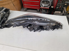 Laden Sie das Bild in den Galerie-Viewer, Frontscheinwerfer Toyota Yaris 56464-51653 LED Links Scheinwerfer Headlight SCH1802756467vc