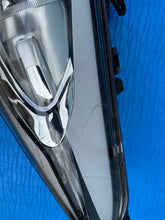 Laden Sie das Bild in den Galerie-Viewer, Frontscheinwerfer Hyundai I30 92101-A6200 Xenon Ein Stück (Rechts oder Links)