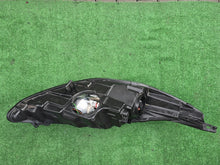 Laden Sie das Bild in den Galerie-Viewer, Frontscheinwerfer Ford Fiesta 8A61-13W030 Links Scheinwerfer Headlight SCH2991640623gl