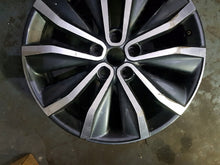 Laden Sie das Bild in den Galerie-Viewer, 1x Alufelge 19 Zoll 7.0&quot; 5x114.3 40ET 403005400R Renault Megane 1 Koleos Kadjar