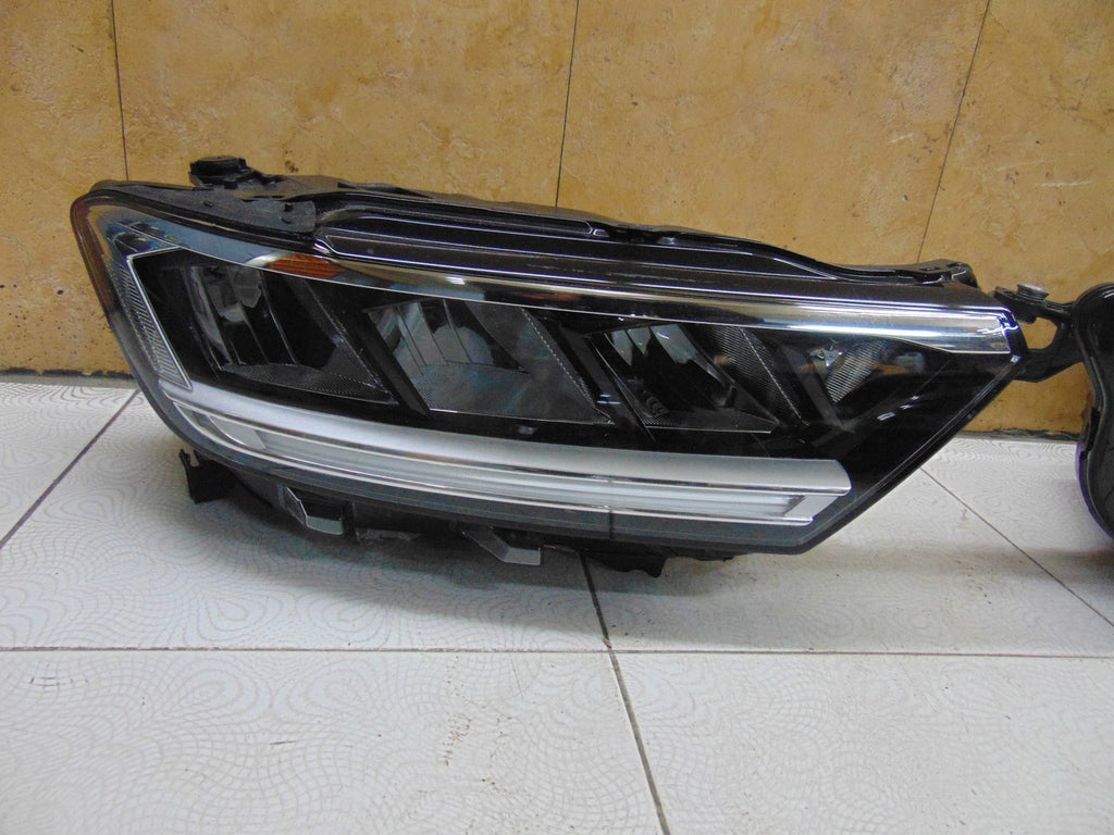 Frontscheinwerfer VW T-Roc Ein Stück (Rechts oder Links) Scheinwerfer Headlight