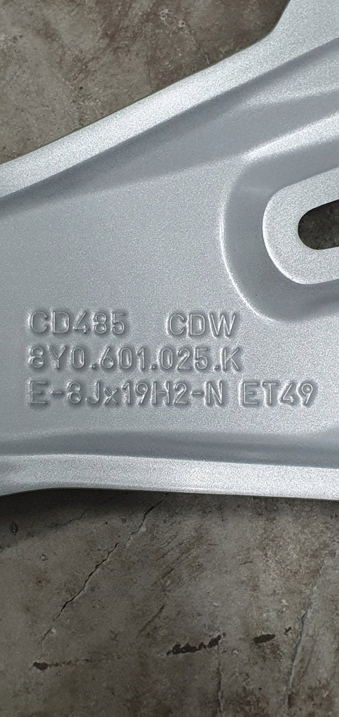 1x Alufelge 19 Zoll 8.0" 5x112 49ET Glanz 8Y0601025K Audi A3 Rim Wheel FEL2797486765td