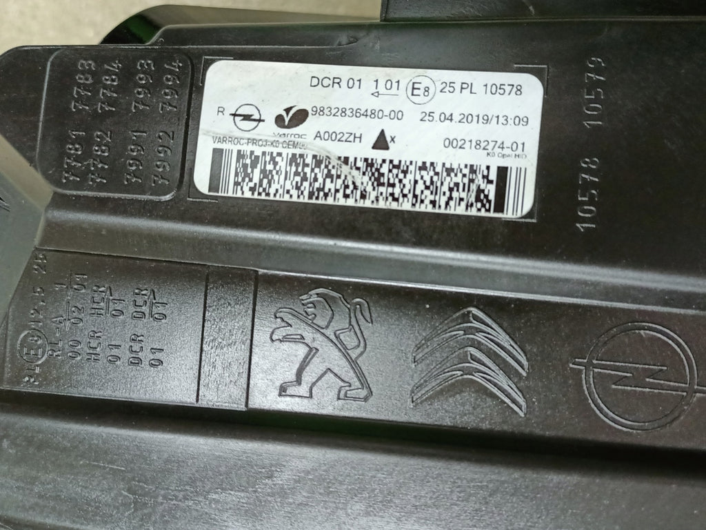 Frontscheinwerfer Opel Zafira Vivaro C 9832836480 Xenon Rechts oder Links