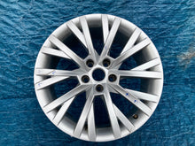 Load image into Gallery viewer, 1x Alufelge 18 Zoll 8.0" 5x112 44ET Glanz Silber 3V0601025AN Skoda Superb Iii FEL9003950764ft