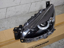 Laden Sie das Bild in den Galerie-Viewer, Frontscheinwerfer Mazda KB8N51030 LED Ein Stück (Rechts oder Links) Headlight