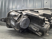Laden Sie das Bild in den Galerie-Viewer, Frontscheinwerfer VW Transporter 90084427 Rechts Scheinwerfer Headlight SCH2357274957lt