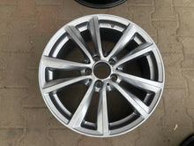 Laden Sie das Bild in den Galerie-Viewer, 1x Alufelge 18 Zoll 7.5&quot; 5x112 52ET A2464010600 Mercedes-Benz W246 Rim Wheel