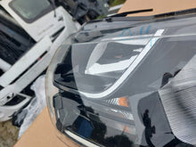 Laden Sie das Bild in den Galerie-Viewer, Frontscheinwerfer Dacia Duster 260609367 Links Scheinwerfer Headlight