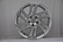 Laden Sie das Bild in den Galerie-Viewer, 1x Alufelge 17 Zoll 7.5&quot; 5x108 55ET Glanz Silber 31429693 Volvo Rim Wheel