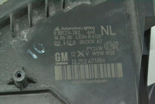 Laden Sie das Bild in den Galerie-Viewer, Frontscheinwerfer Opel Zafira B 13252471 0301214282 Bi-Xenon Rechts Headlight