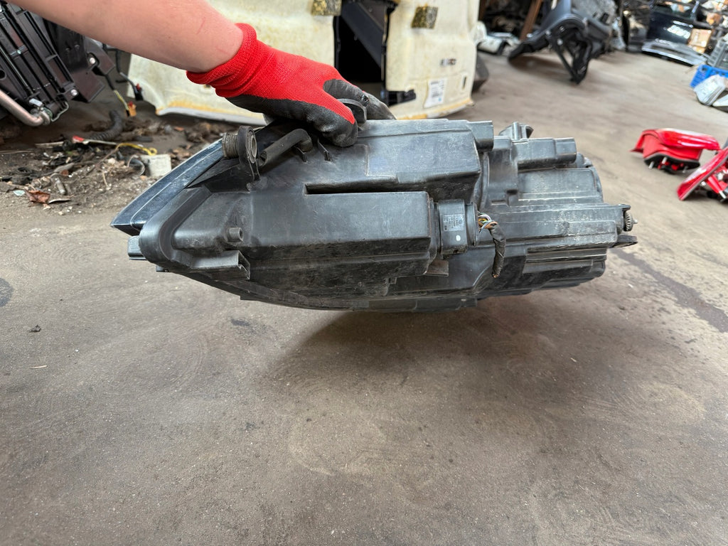 Frontscheinwerfer VW Jetta Rechts Scheinwerfer Headlight SCH5949474875kd