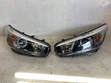 Laden Sie das Bild in den Galerie-Viewer, Frontscheinwerfer Kia Ceed 92102A2010 Ein Satz Scheinwerfer Headlight SCH1982829180hx