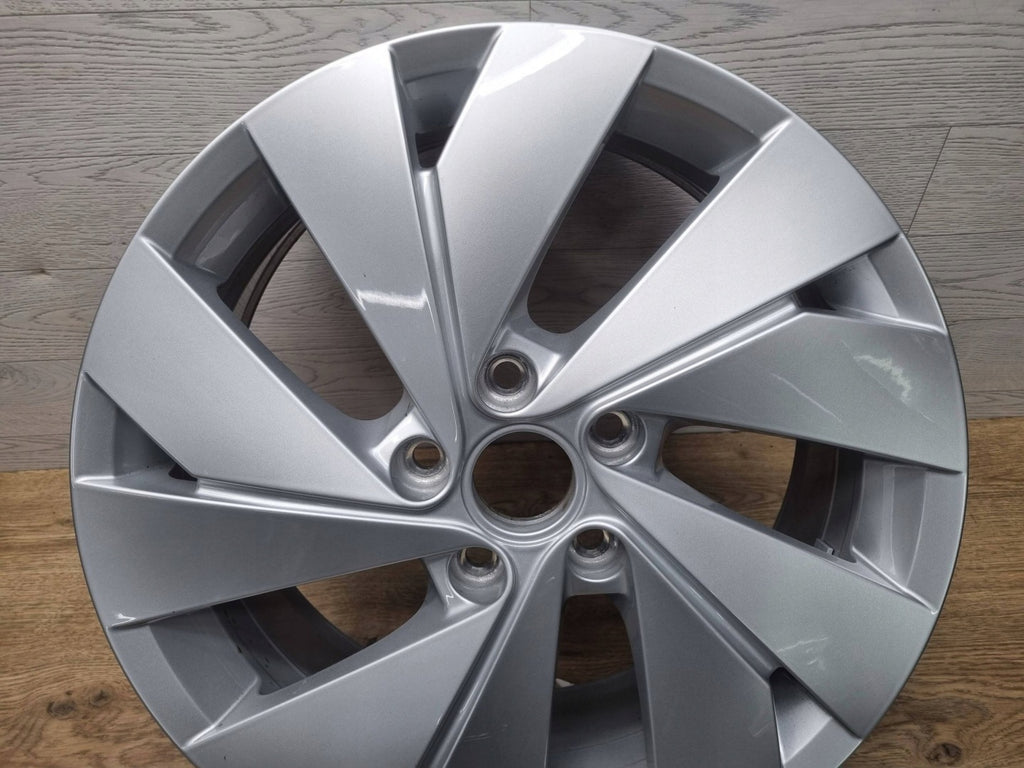 1x Alufelge 17 Zoll 6.5" 5x112 46ET Glanz Silber 5H0601025B VW Golf Viii FEL7448451134me