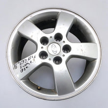 Laden Sie das Bild in den Galerie-Viewer, 1x Alufelge 16 Zoll 6.5&quot; 5x114.3 46ET Glanz Silber Hyundai Rim Wheel