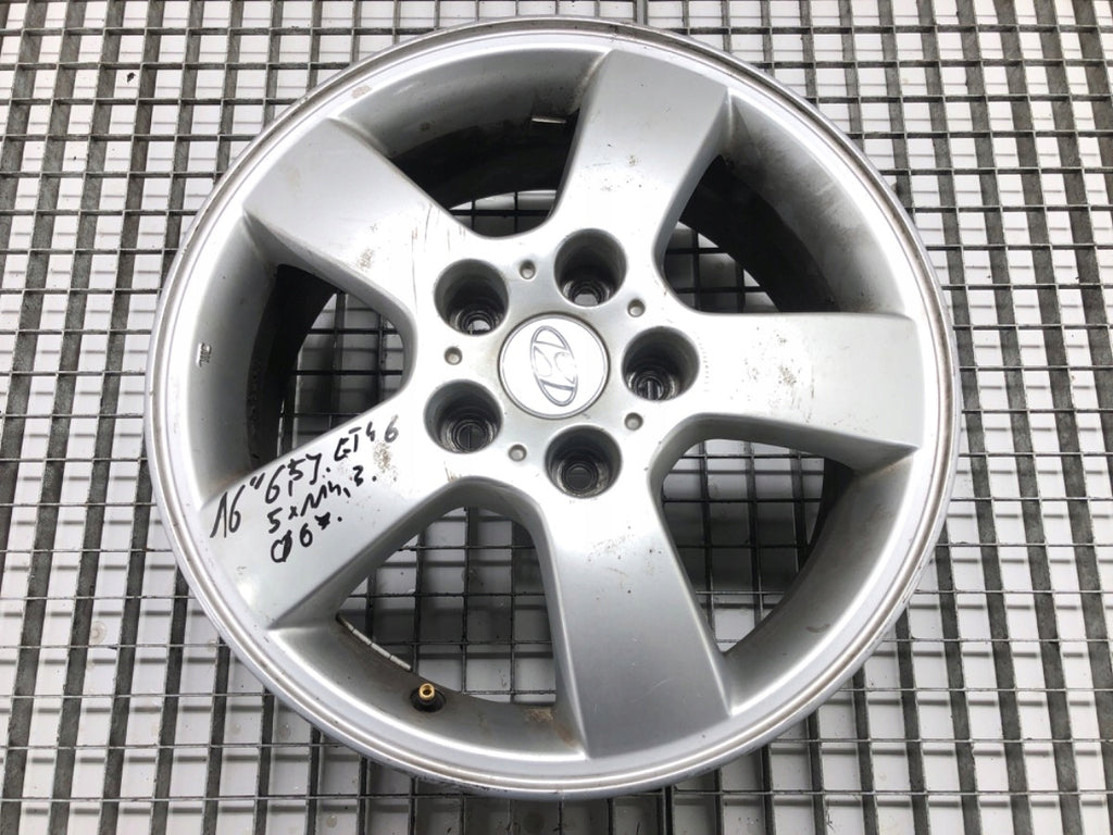 1x Alufelge 16 Zoll 6.5" 5x114.3 46ET Glanz Silber Hyundai Rim Wheel