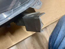 Laden Sie das Bild in den Galerie-Viewer, Frontscheinwerfer Honda Cr-V Xenon Links Scheinwerfer Headlight