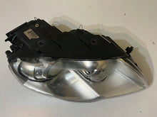 Laden Sie das Bild in den Galerie-Viewer, Frontscheinwerfer VW Passat Xenon Rechts Scheinwerfer Headlight SCH5767072963fv