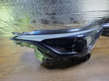 Laden Sie das Bild in den Galerie-Viewer, Frontscheinwerfer Toyota Chr 81150-YP281-00 Links Scheinwerfer Headlight SCH1396651089mz