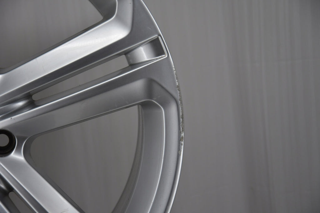 1x Alufelge 19 Zoll 9.0" 5x112 33ET 5N0601025T VW Rim Wheel