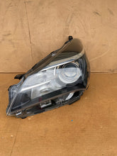 Load image into Gallery viewer, Frontscheinwerfer Toyota Yaris Links Scheinwerfer Headlight