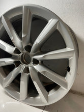 Load image into Gallery viewer, 1x Alufelge 17 Zoll 7.0" 5x112 43ET Glanz Silber 8U0601025S Audi Rim Wheel FEL8893984681ky