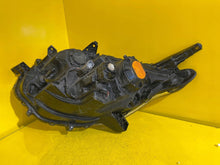 Laden Sie das Bild in den Galerie-Viewer, Frontscheinwerfer Mitsubishi L200 8301C742 HFG07DB Xenon Rechts Headlight