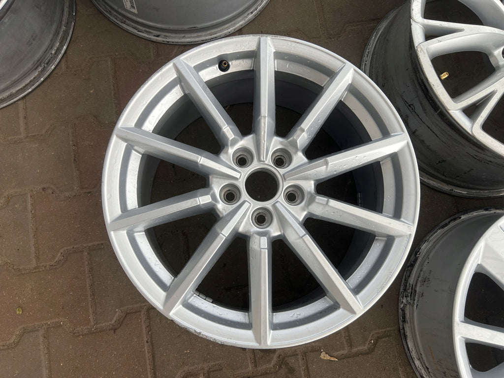 1x Alufelge 18 Zoll 8.5" 5x112 50ET Glanz Silber 8S0601025C Audi Rim Wheel