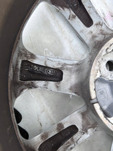 Laden Sie das Bild in den Galerie-Viewer, 1x Alufelge 15 Zoll 6.0&quot; 4x100 46ET Glanz Schwarz 52910-H8400 Kia Rio Rim Wheel