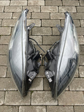 Load image into Gallery viewer, Frontscheinwerfer Renault Megane III 260103187R 260602446R Rechts oder Links SCH2013882451vj