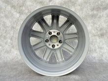 Laden Sie das Bild in den Galerie-Viewer, 1x Alufelge 17 Zoll 8.0" 5x112 38ET Glanz Silber 2114013502 Mercedes-Benz W211 FEL5319485287rh