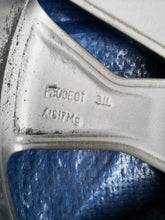 Load image into Gallery viewer, 1x Alufelge 17 Zoll 7.0" 5x108 40ET Glanz Graphit 9814117977 Peugeot 3008 FEL4730793333bd