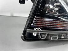 Load image into Gallery viewer, Frontscheinwerfer VW Crafter 7C1941005A Ein Stück (Rechts oder Links) Headlight SCH2867623030vy