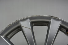 Laden Sie das Bild in den Galerie-Viewer, 1x Alufelge 17 Zoll 8.0&quot; 5x114.3 45ET Glanz Silber Toyota Rim Wheel