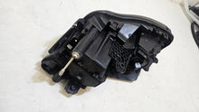 Laden Sie das Bild in den Galerie-Viewer, Frontscheinwerfer VW Touareg 761941035A 761941036A Full LED Ein Satz Headlight