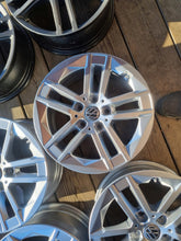 Laden Sie das Bild in den Galerie-Viewer, 4x Alufelge 16 Zoll 7.0" 5x112 41ET 6888838 VW Golf Rim Wheel FEL2132376969mv